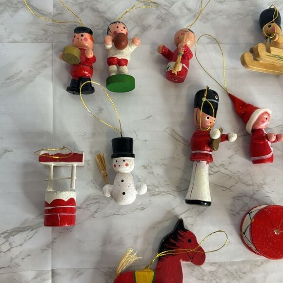 Vtg WOODEN SANTA TREE NOEL WATER TOWER ORNAMENTS UNBRANDED Christmas mixed lot - Picture 2 of 11